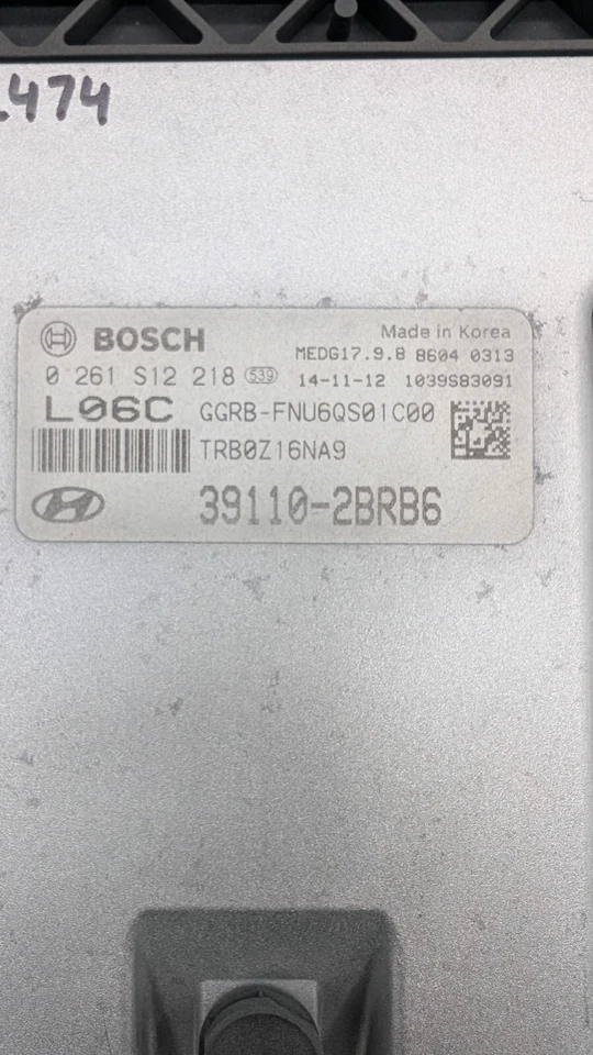 Hyundai Accent Bosch MEDG17.9.8 2015/39110-2BRB6 ECU 0261S12218 usado Foto 2 de 4