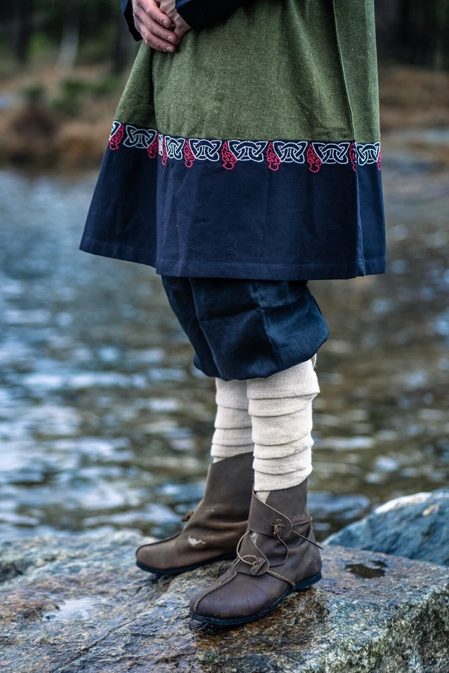 Wikinger Tunika mit aufwändiger Stickerei – Tradition trifft Stil - Bild 4 von 4