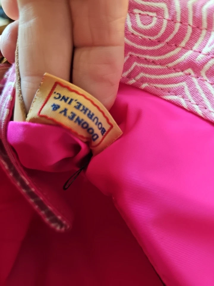 Monedero de hombro Dooney and Bourke vintage rosa garabato remolino graffiti lona 1975 Foto 4 de 4