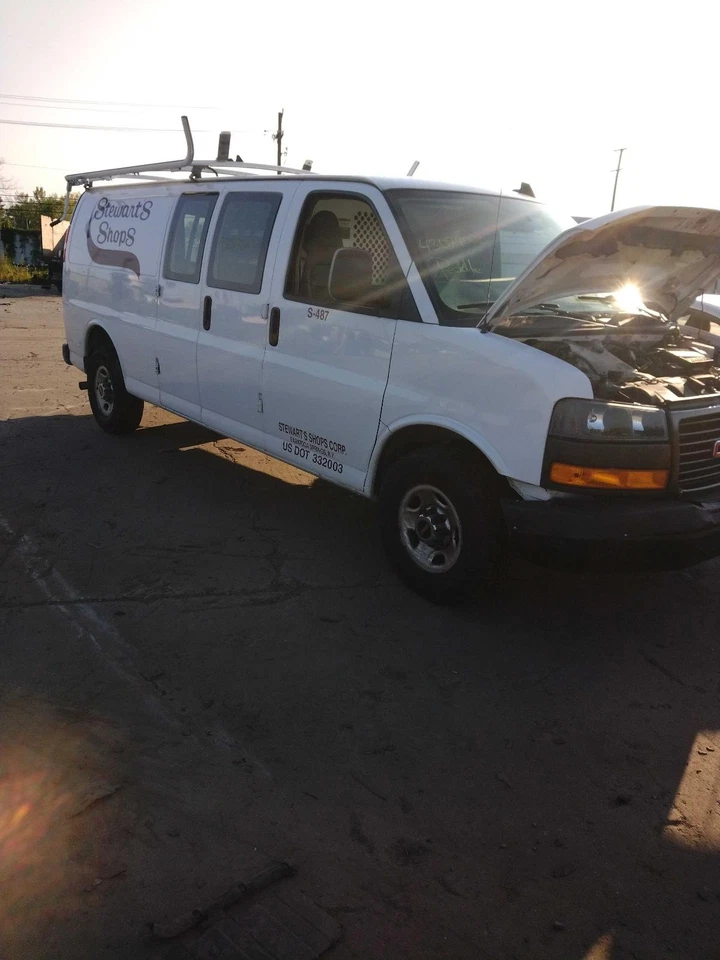 2019 GMC Savana 3500 A/C Compressor OEM 6.0L 148K Miles 84208247 84208257 - Image 4 of 4