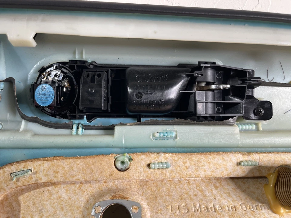 1999-2005 Volkswagen Jetta painel da porta traseira lado do motorista fabricante de equipamento original 1J4-839-113 - Imagem 4 de 4