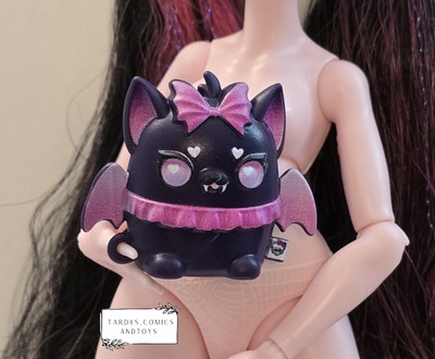 Monster High G3 Draculaura Buried Secrets Wave 1 Pillow Pet Bat Cat