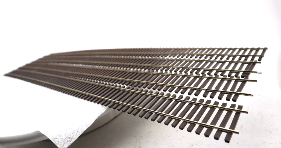 Micro-Engineering, 2-Rail O, 10-132, Code 148 Nickel Silver Flex Track, C-8 LN - Image 4 of 4