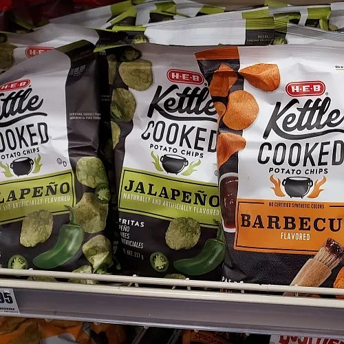 HEB Kettle Cooked Potato Chips Jalapeno Flavored Papas Fritas 8 oz Bag Yummy! - Picture 1 of 1