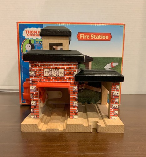 Thomas the Tank Engine & Friends Wooden Railway Fire Station 2000 - Picture 3 of 24