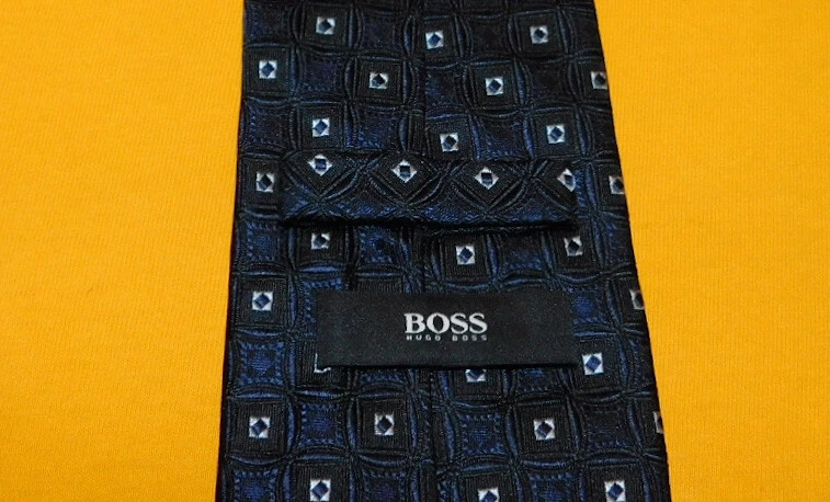 CORBATA CON MOTIVO DE PUNTOS AZUL/NEGRO/BLANCO HECHA EN ITALIA - CORBATAS - CORBATAS DE DISEÑADOR. Foto 3 de 3