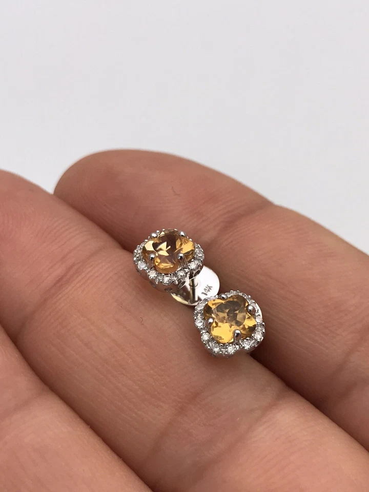 Pendientes de oro blanco de 14kt corte cojín natural citrino y diamante con poste trasero Foto 2 de 4