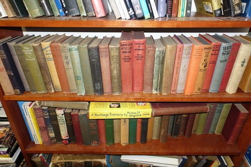 LOT of 10 Hardcover ANTIQUE Old Books Collection Set - Random Size Color - Decor - Picture 6 of 9