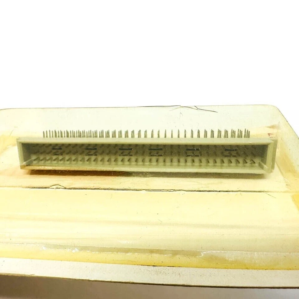 Vector Electronics RE96MSR-062 DIN Connector 96 Position Right Angle Male Pins - Image 2 of 4