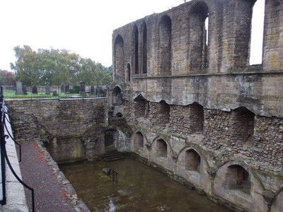 Foto A3 Dunfermline Abbey Refectory mit seinem zweistöckigen Unterbau ex c2015