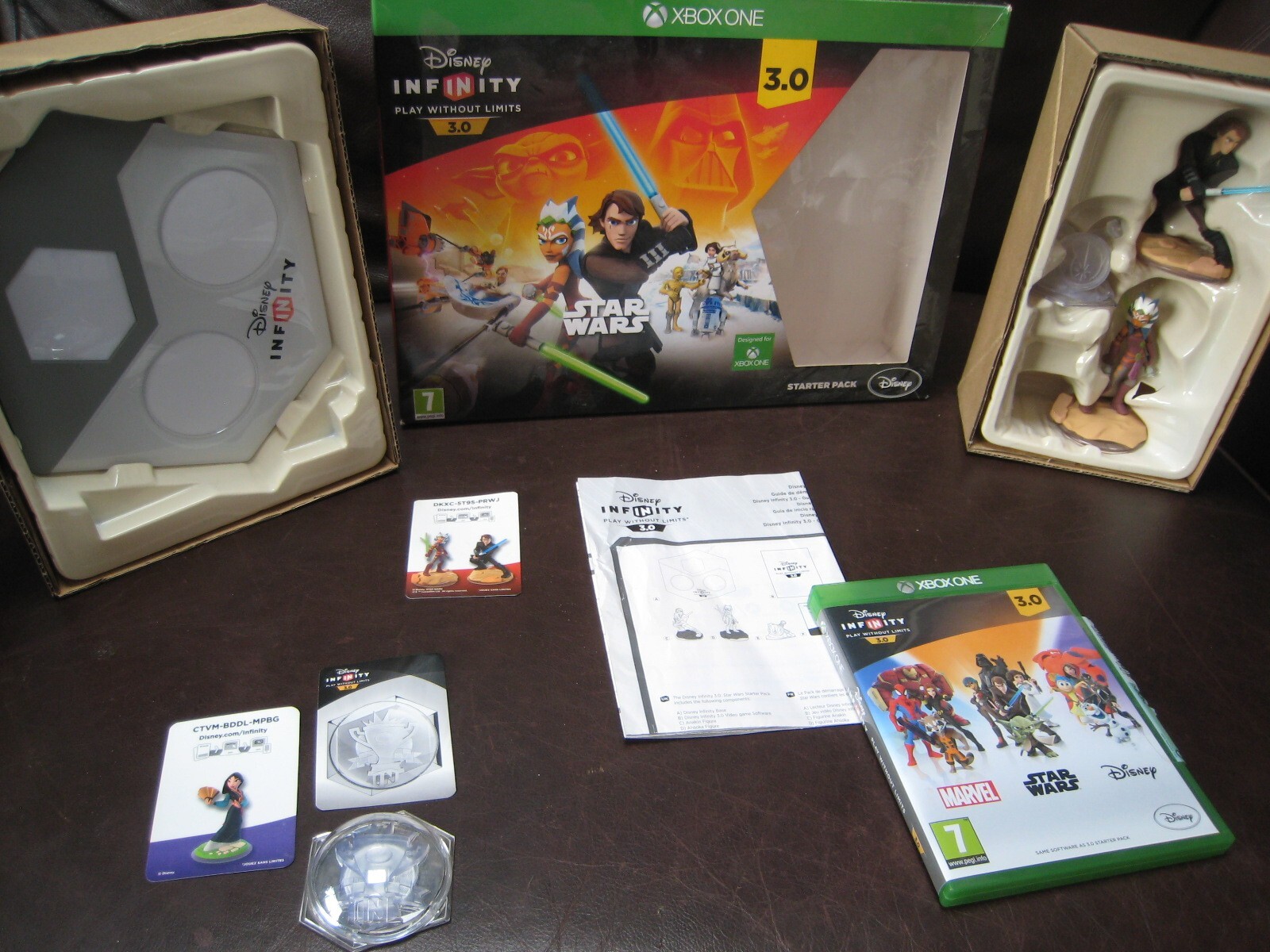XBOX ONE - Disney Infinity 3.0: Star Wars Starter Pack  with PORTAL + Extras