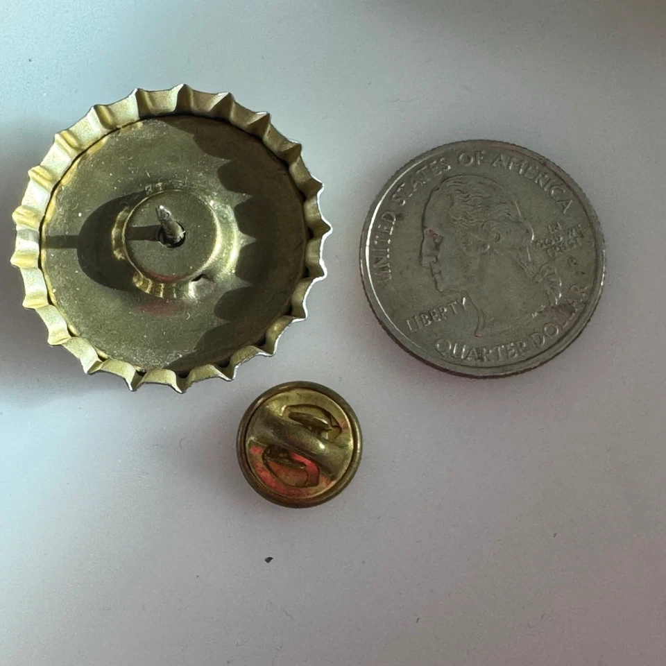 Vintage Pepsi Bottle Cap Lapel Pin Advertising Brooch - Image 3 of 3