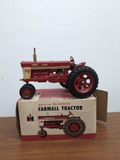 1/16 Eska Ih International Harvester Farmall 560 Farm Tractor With Box 