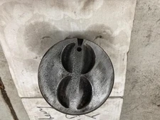 USED PISTIONS FLAT TOP SBC STD W/PINS AND RINGS