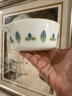 VTG Pyrex 472 Cinderella Casserole Dish White Blue Green Leaf Promotional 1.5 Pt