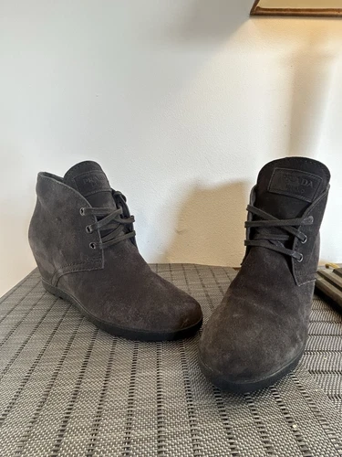Cale à lacets Prada en daim gris taille 36,5 3tz057 légèrement utilisée