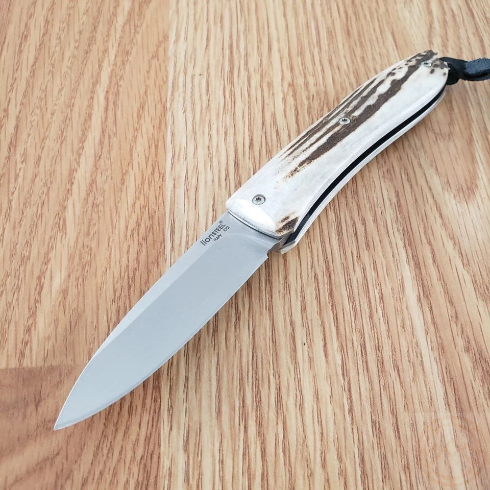 Cuchillo Plegable LionSTEEL Opera 3" Acabado Satinado D2 Herramienta Hoja de Acero Mango de Ciervo Foto 3 de 4