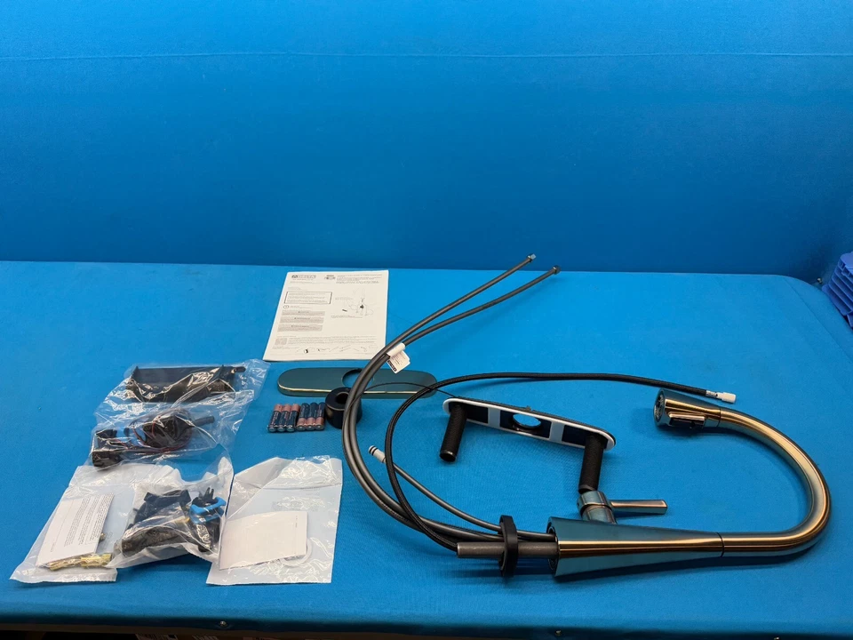 Delta 19802TZ-CZ-DST Champagne Bronze Pull-Down Single Handle Kitchen Faucet - Image 3 of 4