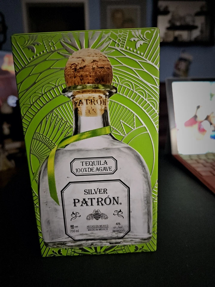 New Limited Edition Silver Bee Design Pressed Tin Gift Box Patron Silver Tequila - Image 4 of 4