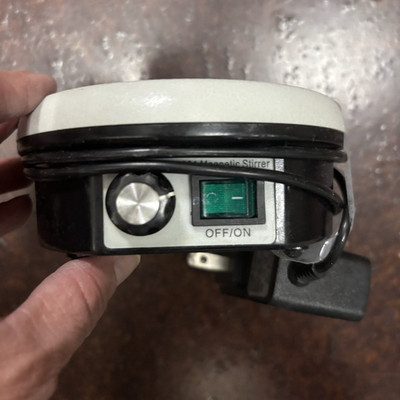 Magnetic Stirrer with ON/OFF Switch and Control Knob for Biological Laboratory