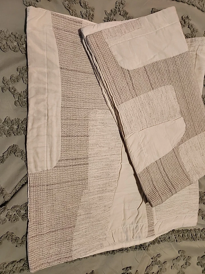 Juego de dos fundas estándar Southern Living Simplicity Collection Sullivan color topo Foto 2 de 4