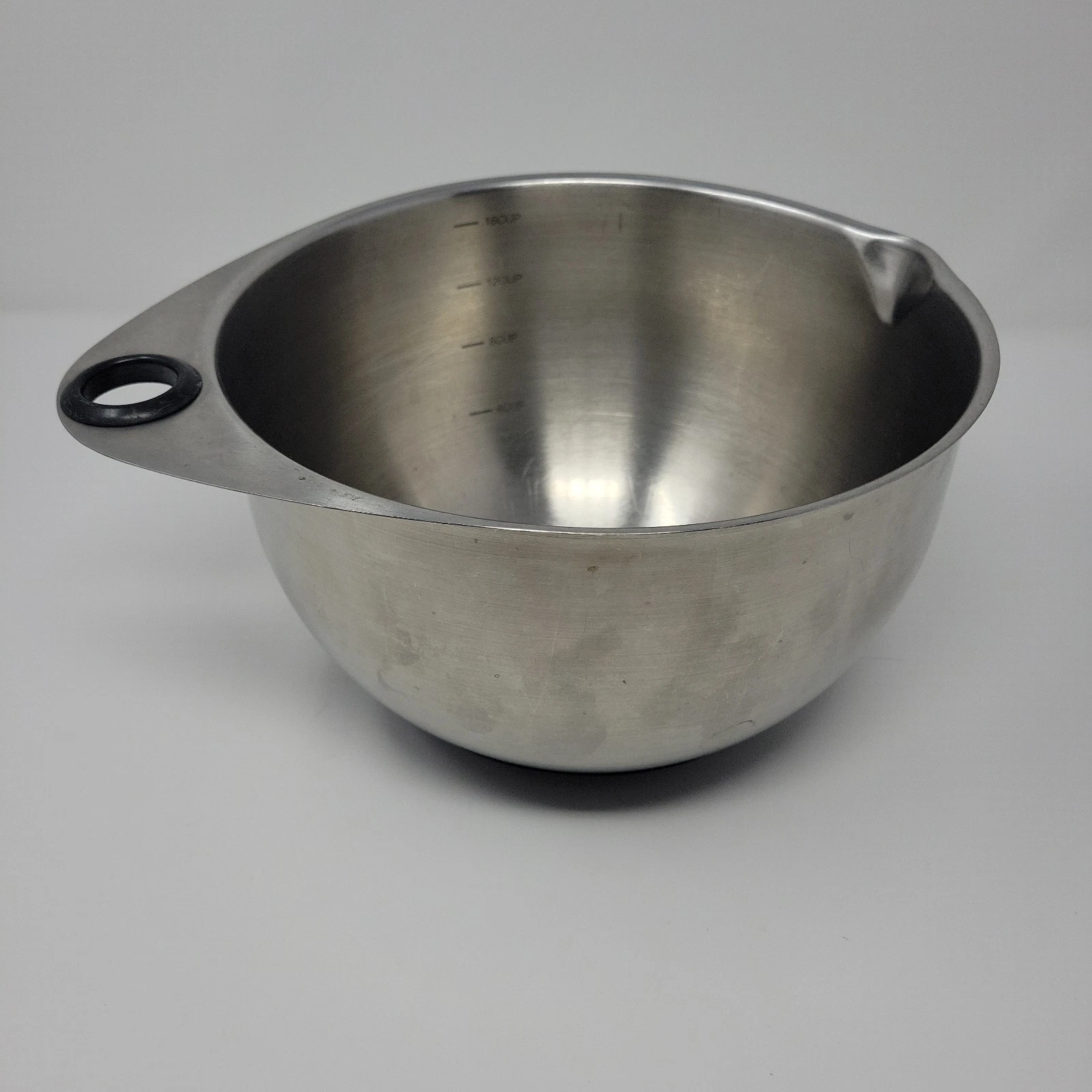 Pampered Chef 16 Cup Stainless Mixing Bowl Tab Handle Pour Spout Silicone Base