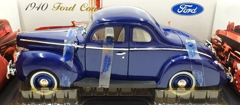 Motormax 1/18 scale Diecast 73108 - 1940 Ford Coupe - Metallic Blue - Image 3 of 4
