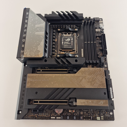 ✅️ Scheda Madre ASUS ROG CROSSHAIR X670E HERO AM5 AMD Serie 7000 8000 9000 DDR5 - Afbeelding 4 van 21