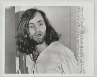 Sharon Tate 1970 MURDER TRIAL 8x10 Original CHARLES MANSON Yells AT Reporters