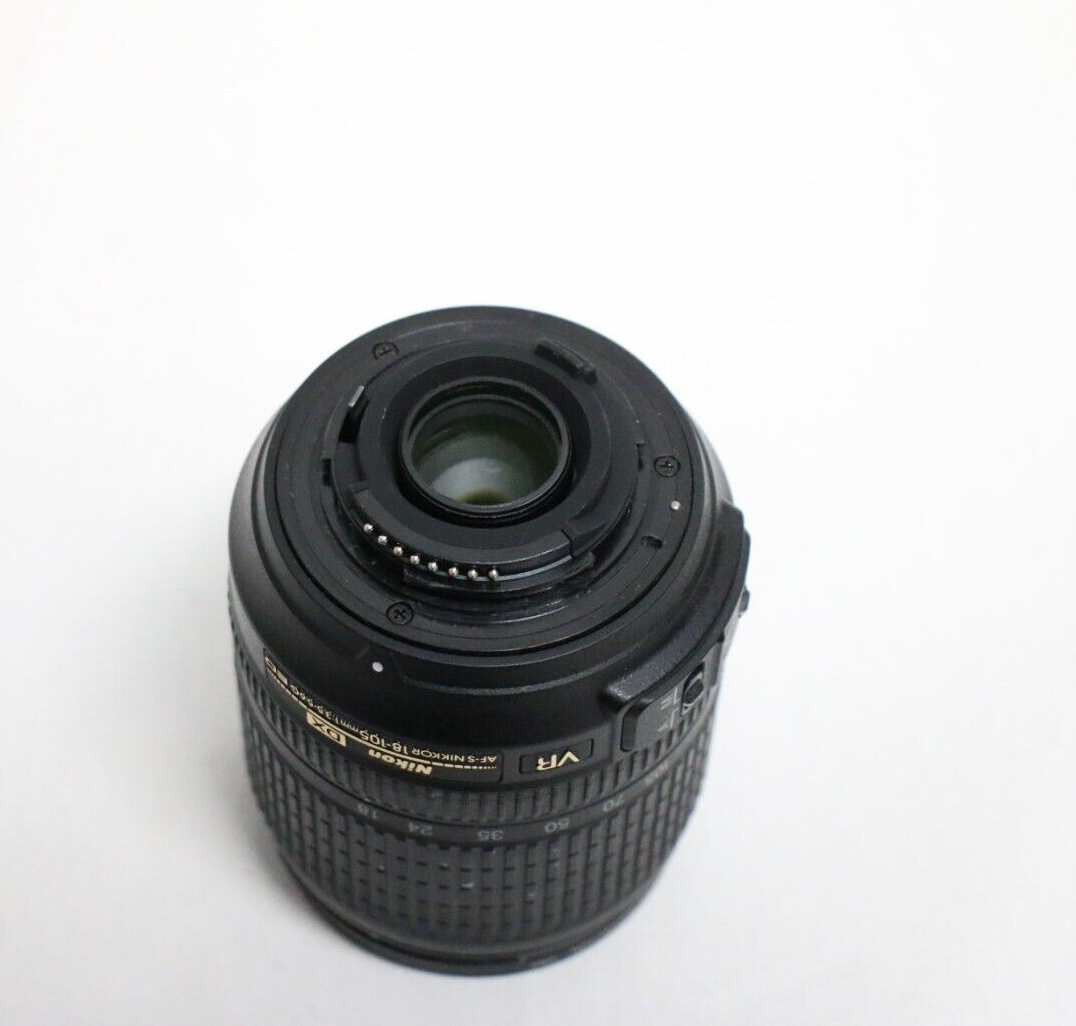 Nikon AF-S DX NIKKOR 18-105mm f/3.5-5.6 G ED VR Lens with filter