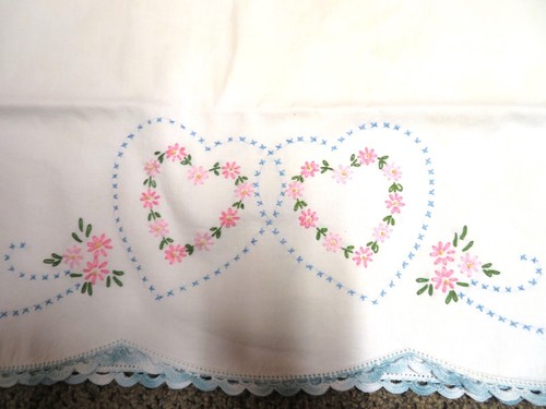 VTG Embroidered Pillow Cases pair Hearts and Flower Standard Size-crochet edge - Picture 4 of 6