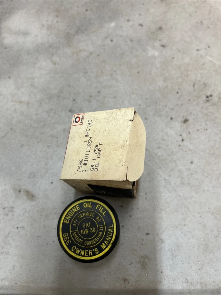 Genuine GM 1985-1998 GMC Chevrolet Oldsmobile P30 Engine Oil Filler Cap 10110859 - Image 2 of 3