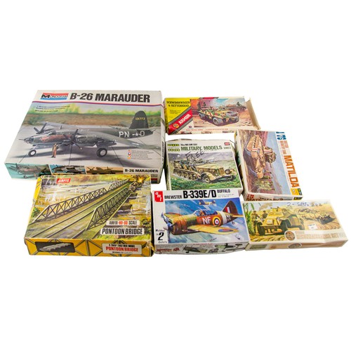 Kit de avión y tanque modelo vintage de la Segunda Guerra Mundial + puente pontón lote de 7 - Imagen 1 de 10