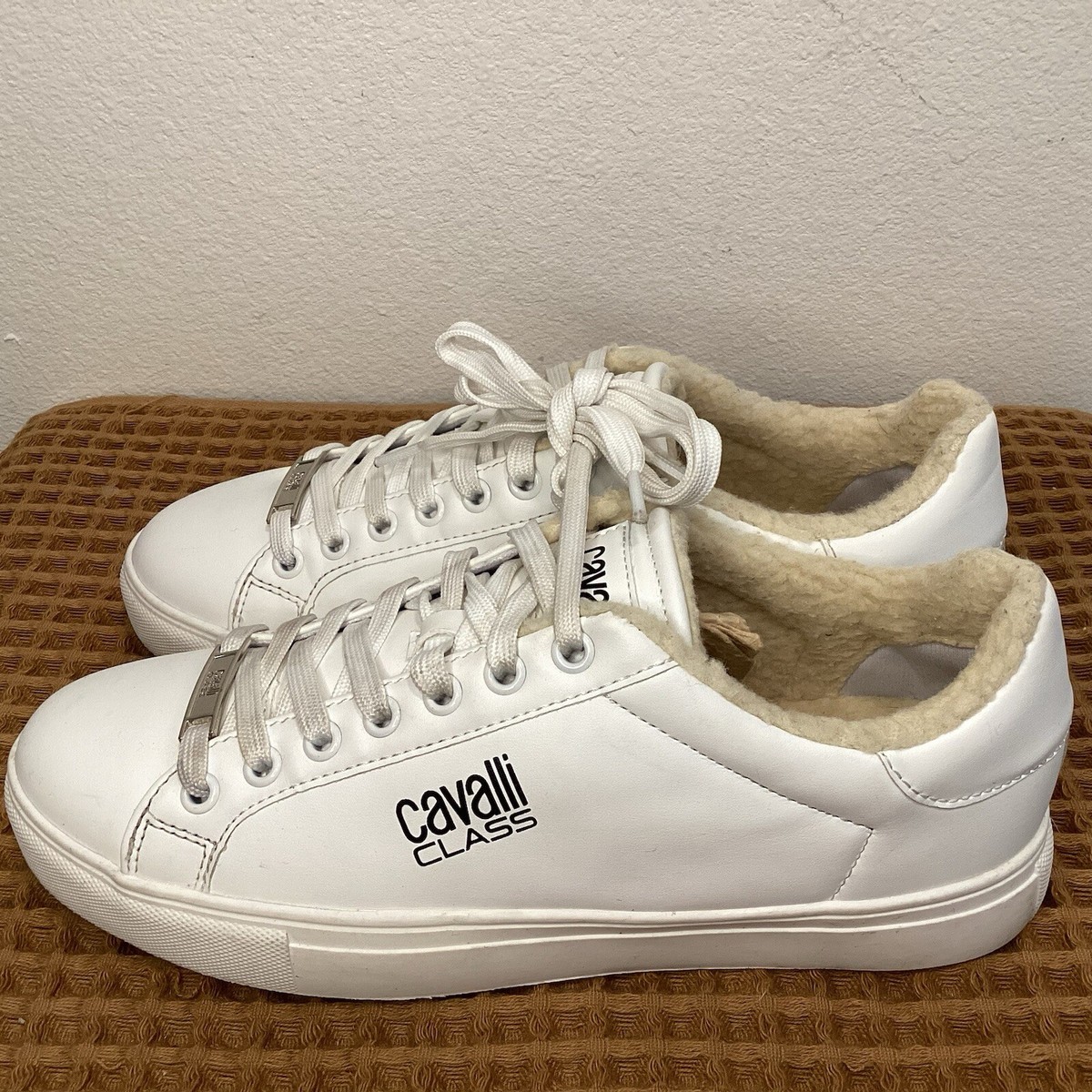 スニーカー ROBERTO CAVALLI Women Sneakers 22421A White Roberto Cavalli Class White Sherpa Lined Womens Size 40 US 9