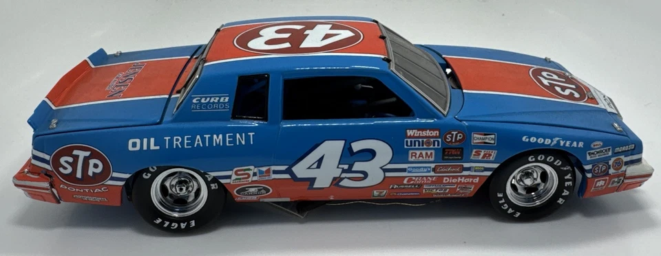Richard Petty #43 1984 STP Pontiac 200th NASCAR Win RARE Franklin Mint 1/24 1:24 - Image 3 of 4