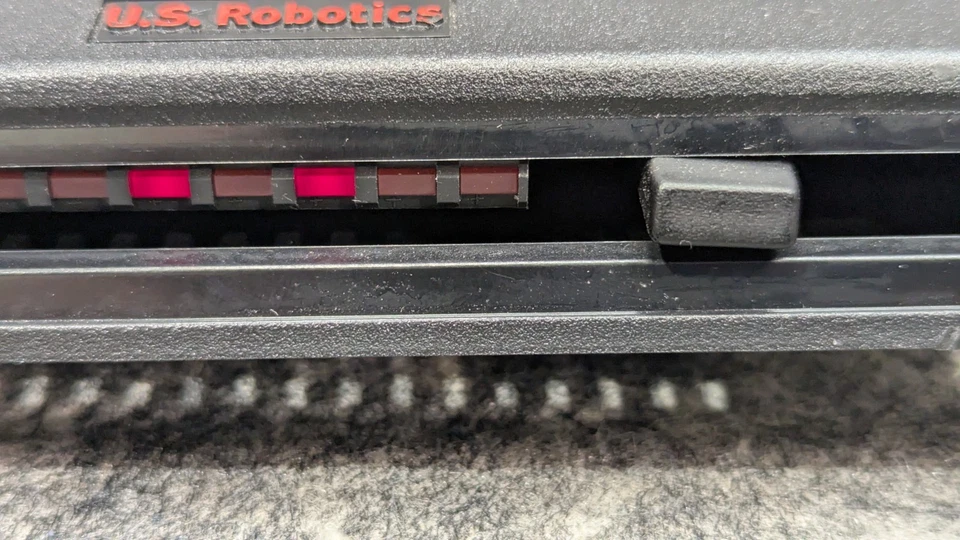 US Robotics 3453C Courier 56Kbps Business Modem 64-003453-02R - Image 2 of 4