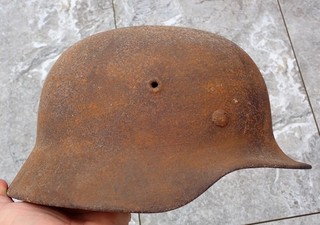 Wehrmacht 2.WK Stahlhelm mit Innenfutter M40 unberührter Scheunen Fundzustand