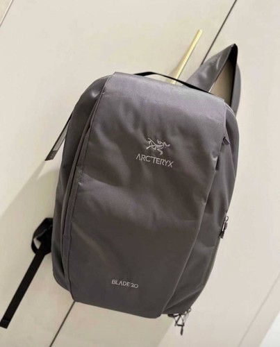 Mochila ARC'TERYX Blade 20 Gris Nueva - Imagen 1 de 8