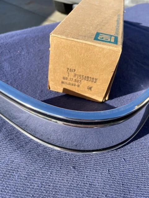 Chevrolet Truck Blazer 1981-1988 NOS LH moldura de esquina trasera inferior #15549303 Foto 2 de 4