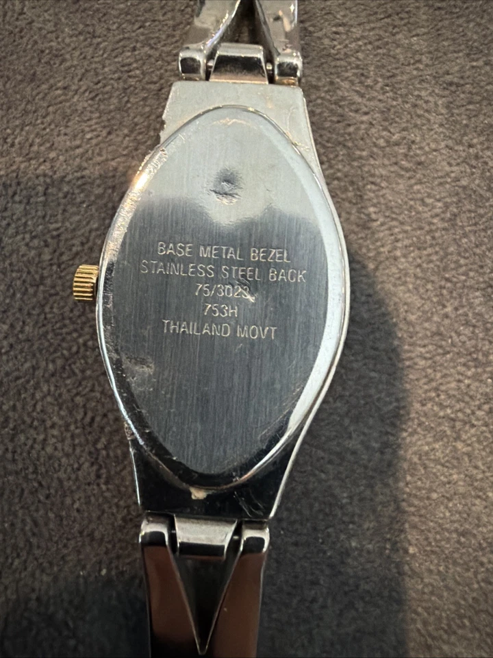 Женские овальные кварцевые часы Armitron Diamond 753H серебристый циферблат двухцветные 18 мм 6 3/4 дюйма - Изображение 3 из 3