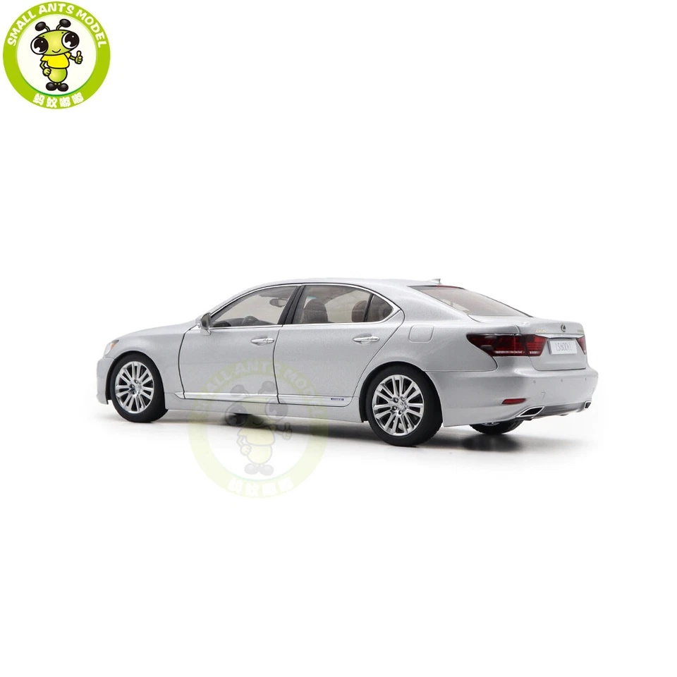 1/18 AUTOart 78841 Lexus LS600hL Sonic Silver Diecast Model Car - Image 3 of 4