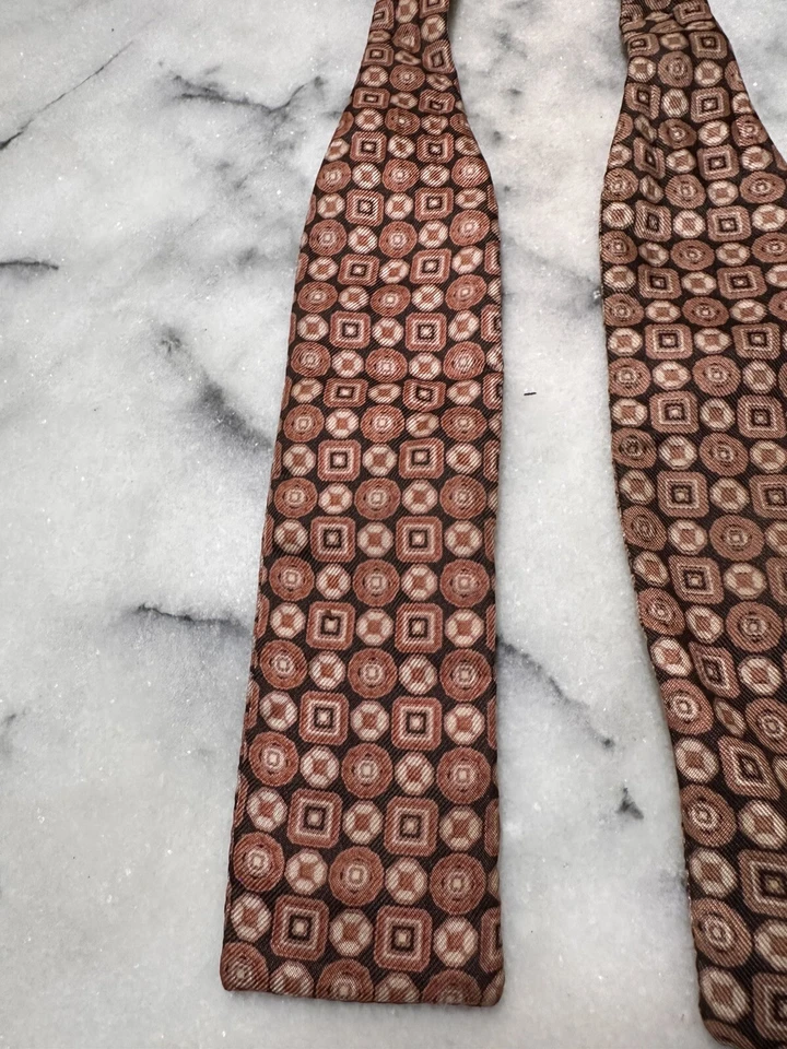 Pajarita AKCO Vintage Seda Extremo Cuadrado Marrón Geométrica Hecha en Inglaterra Foto 3 de 4