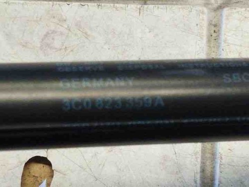 VW PASSAT Variant B6 3C5 Vordere linke Motorhaubendämpfer 3C0823359A 18229138