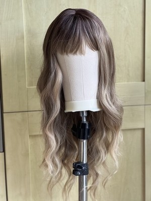 Schöne Körperwelle Synthetik Perücke natur hervorgehoben blond mit Fransen 22 Inch
