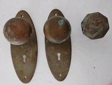 Antique 3 brass door knobs, 2 brass back plates
