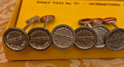 Dinky Toys No. 771 International Road Signs Set Excellent in