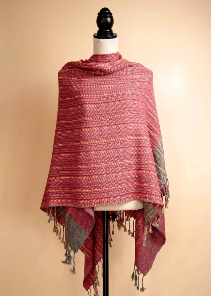 Mantón Tejido Sunrise (100% Alpaca Bebé) Foto 2 de 3