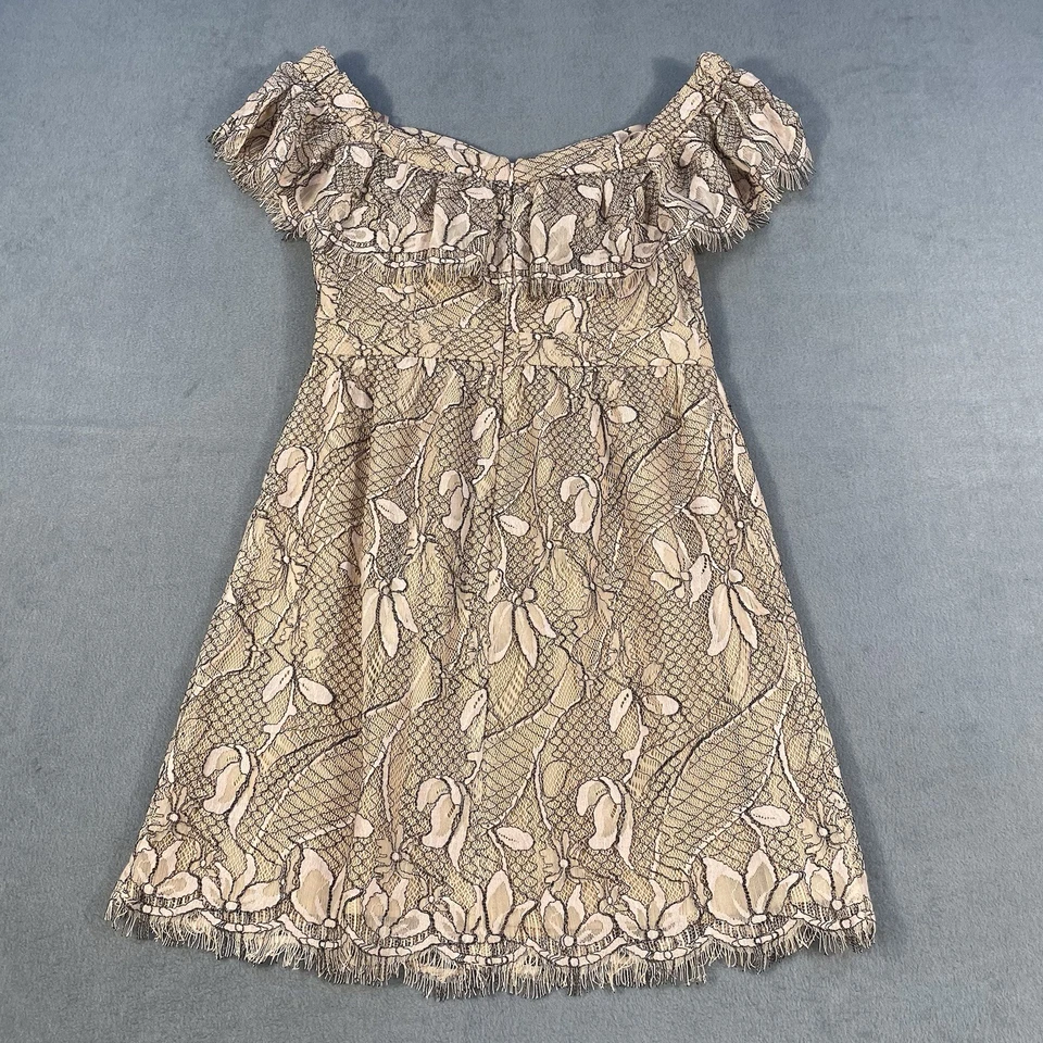 Vestido Wayf para mujer color tostado y crema con cordones fuera del hombro mini con volantes, forrado, talla 4 Foto 3 de 4