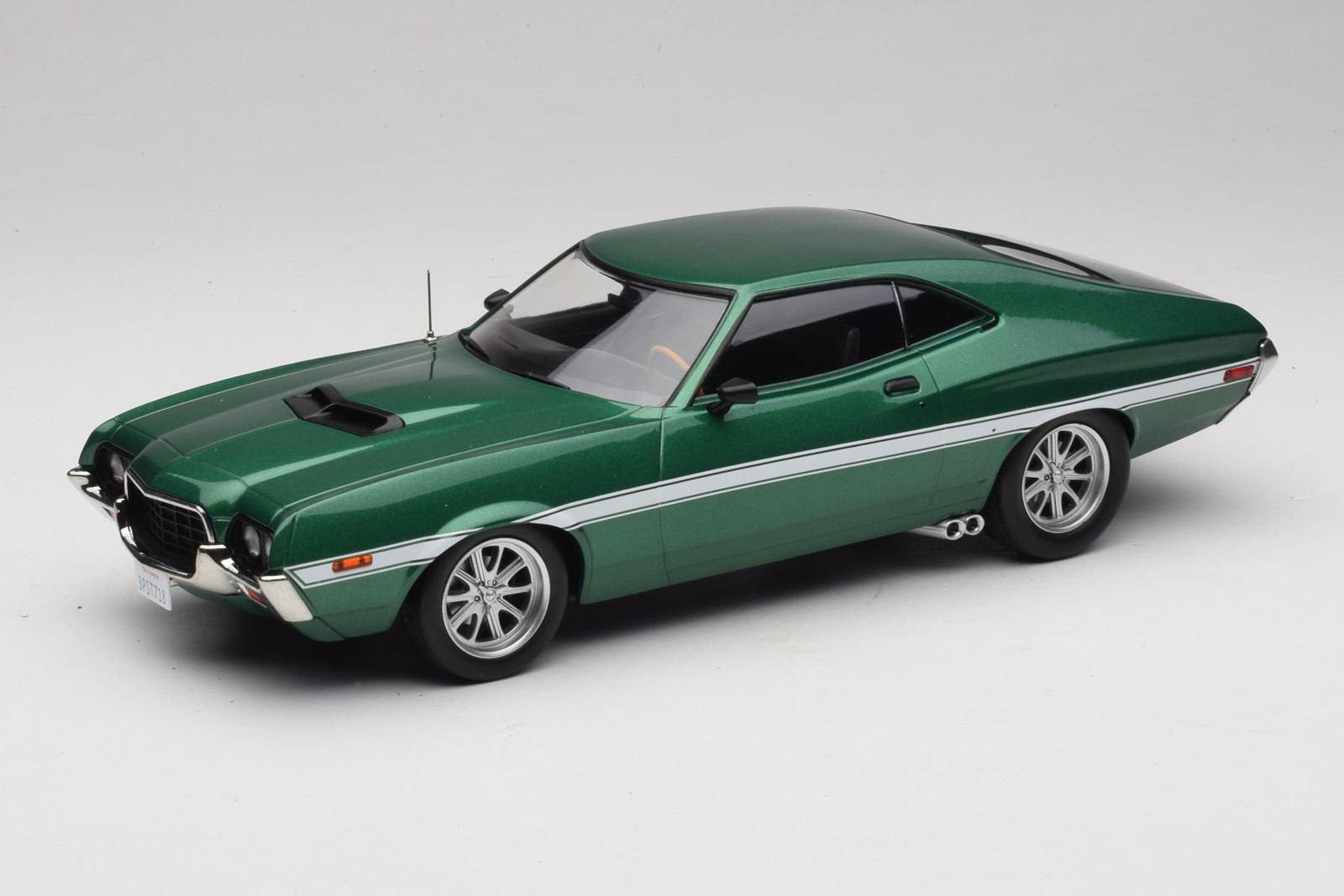 18CMC264 Ford Gran Torino Sport Green Metallic IXO 1/18