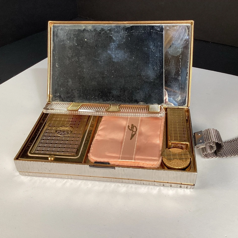 Bolsa de pulso Evans Elegance maquiagem compacta tom prata vintage com joias com coroa - Imagem 4 de 4